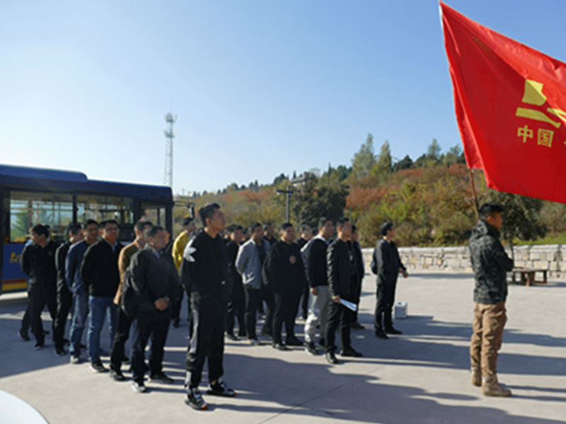 公司舉行中高層青年管理人員“凝心聚力，贏在團隊”拓展訓(xùn)練活動